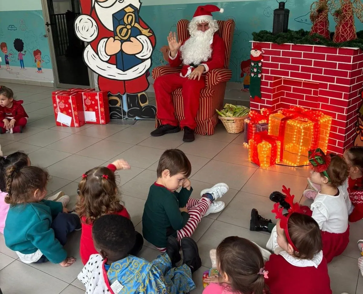 Visita de Papá Noel a los alumnos de la Escuela Infantil