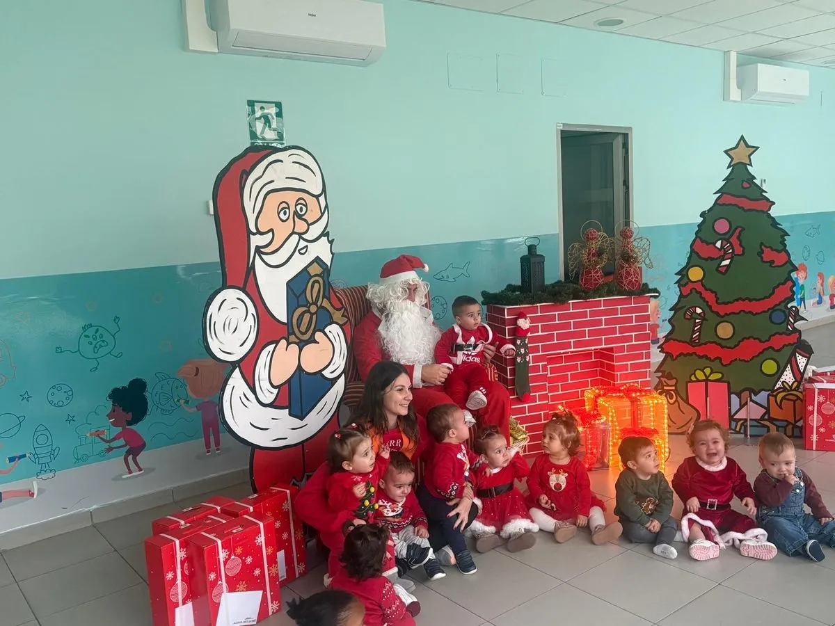 Visita de Papá Noel a los alumnos de la Escuela Infantil