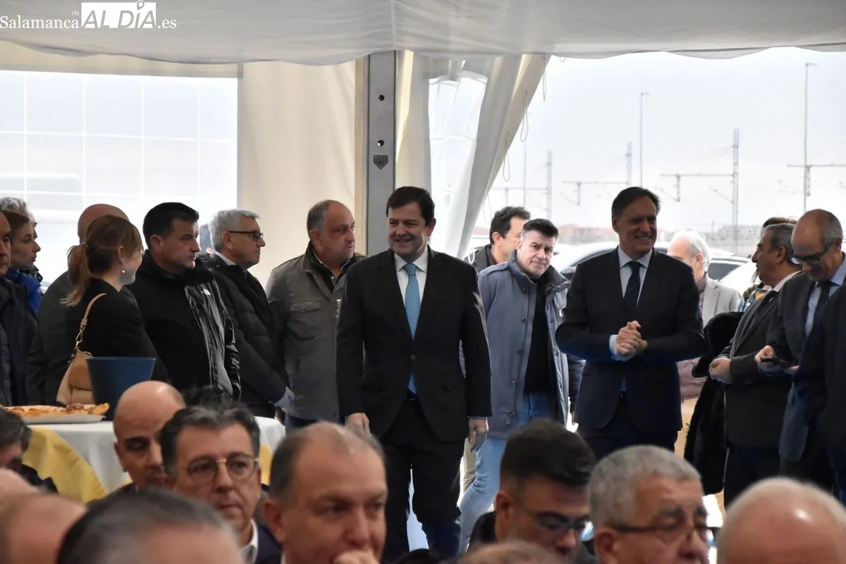 El alcalde de Salamanca y el presidente de la Junta visitan las instalaciones del Puerto Seco, una infraestructura que ha contado con una inversión conjunta de 34 millones de euros. Foto V. Martins