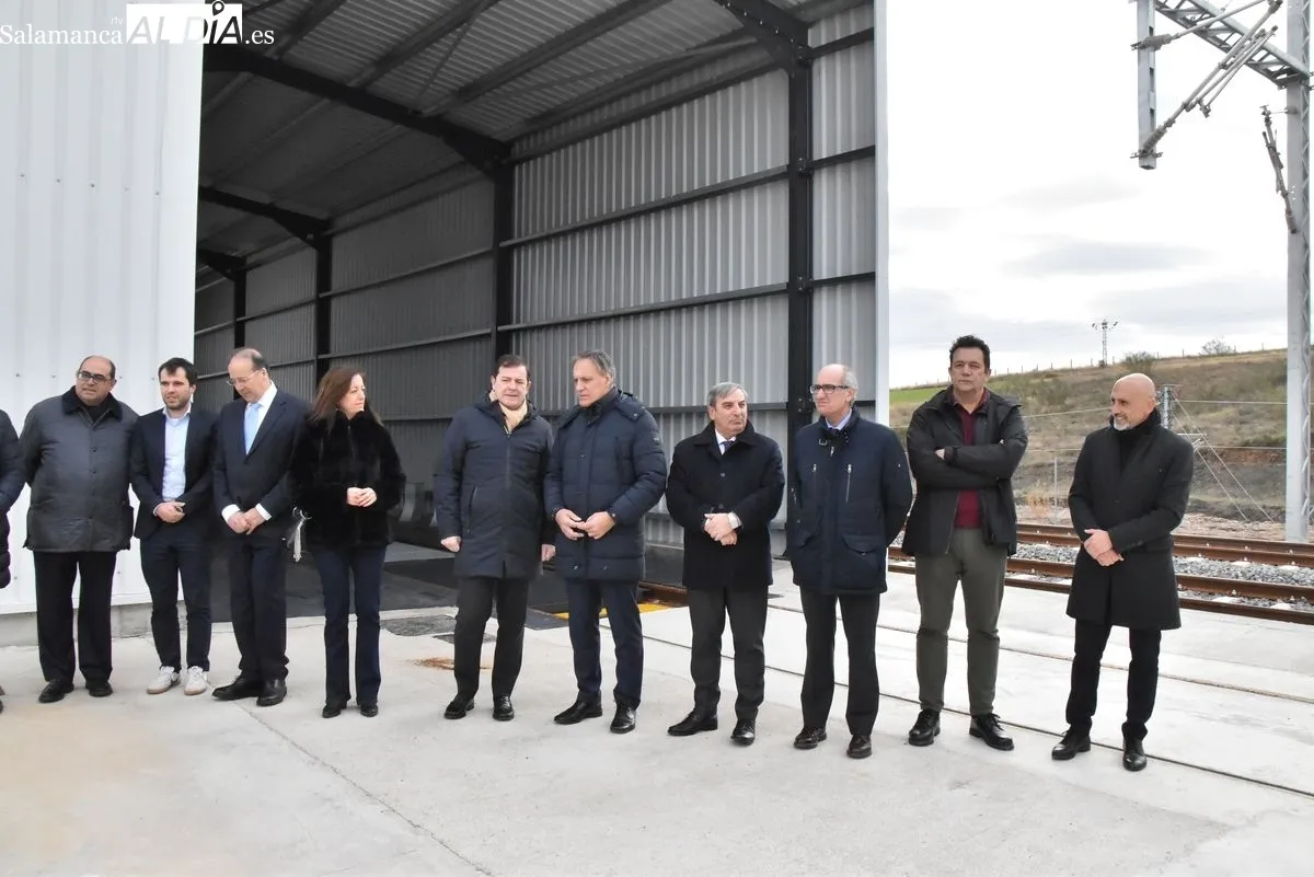 El alcalde de Salamanca y el presidente de la Junta visitan las instalaciones del Puerto Seco, una infraestructura que ha contado con una inversión conjunta de 34 millones de euros. Foto V. Martins