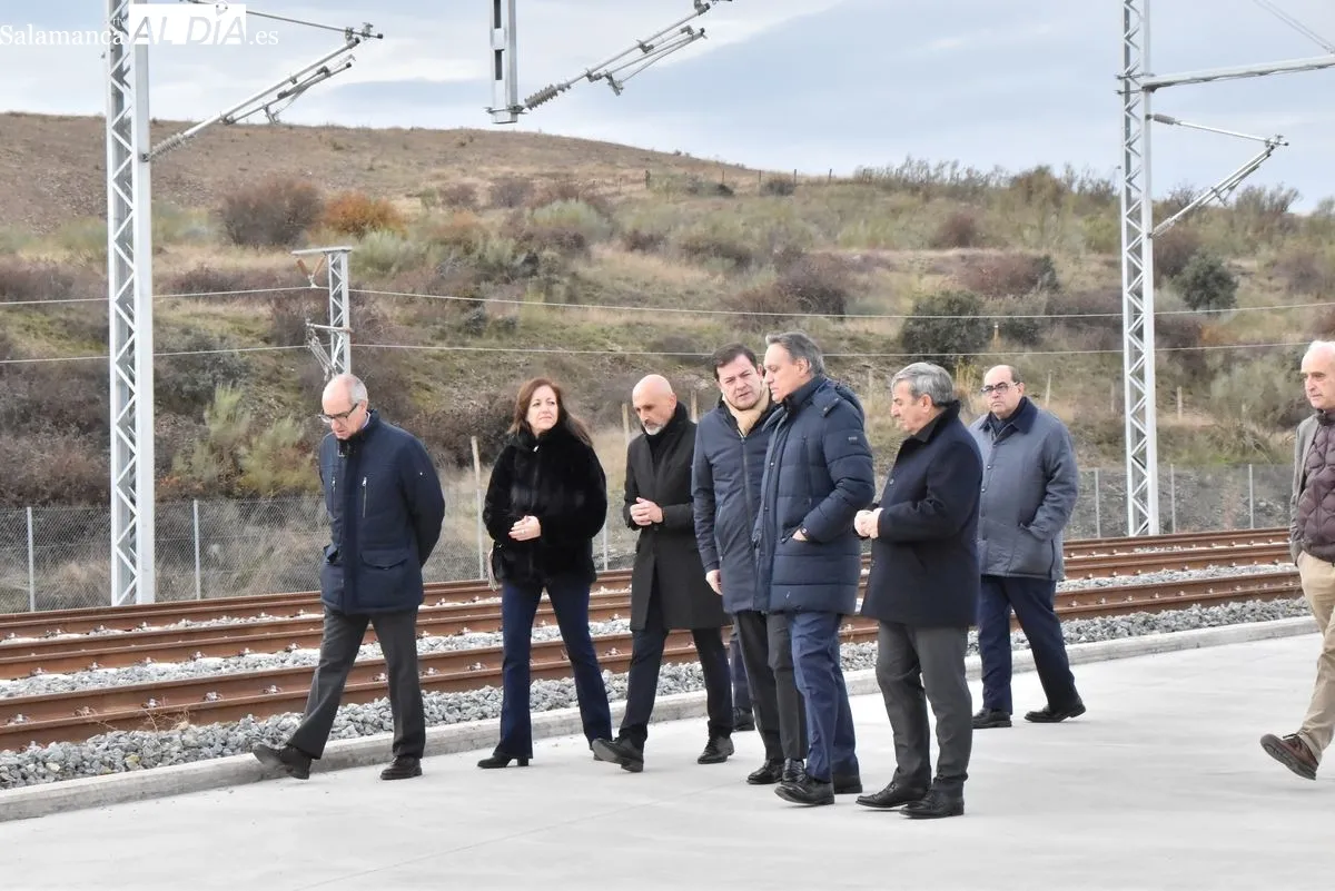El alcalde de Salamanca y el presidente de la Junta visitan las instalaciones del Puerto Seco, una infraestructura que ha contado con una inversión conjunta de 34 millones de euros. Foto V. Martins