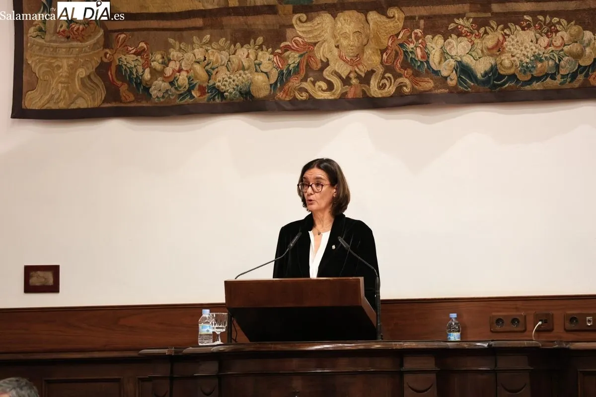 Ceremonia de ingreso de la doctora Sonsoles Castro en la Real Academia de Medicina de Salamanca. Foto: David Sañudo