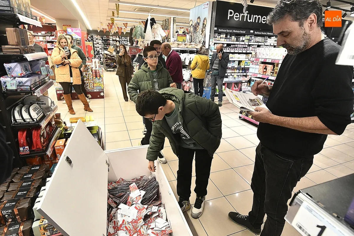 Momento del sorteo ante notario