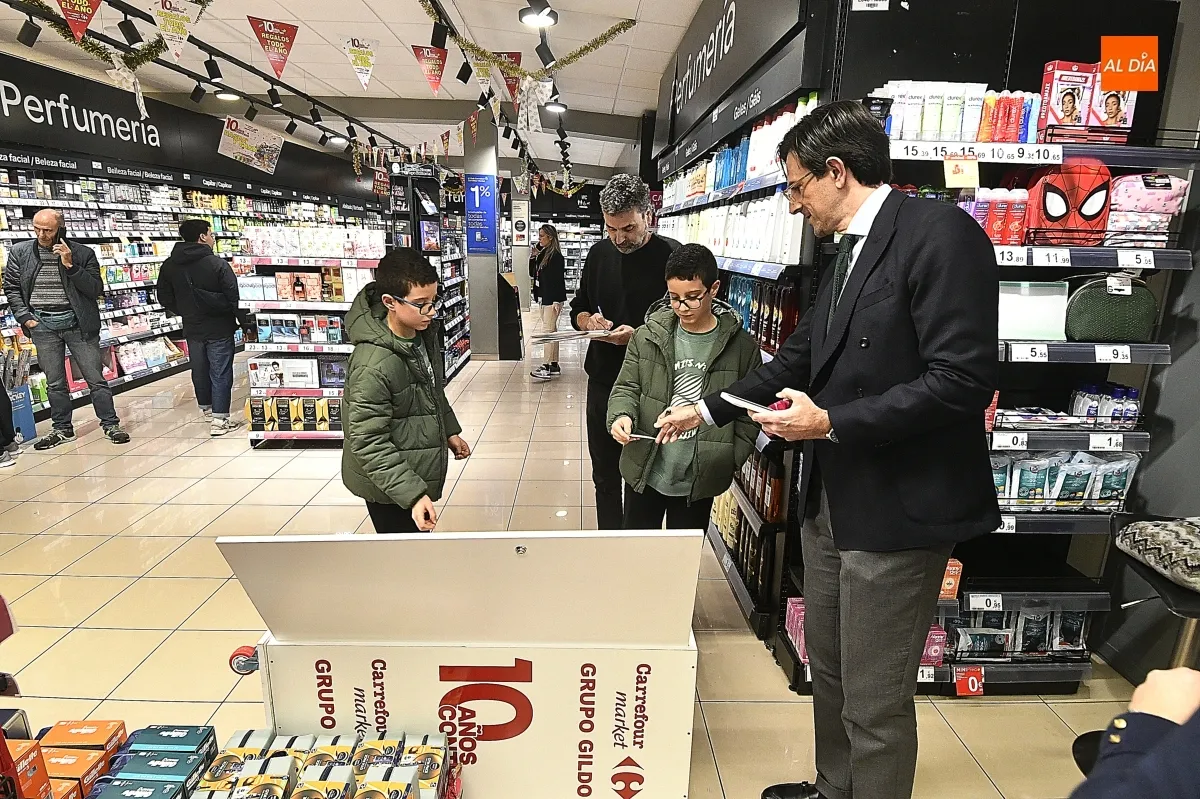 Momento del sorteo ante notario