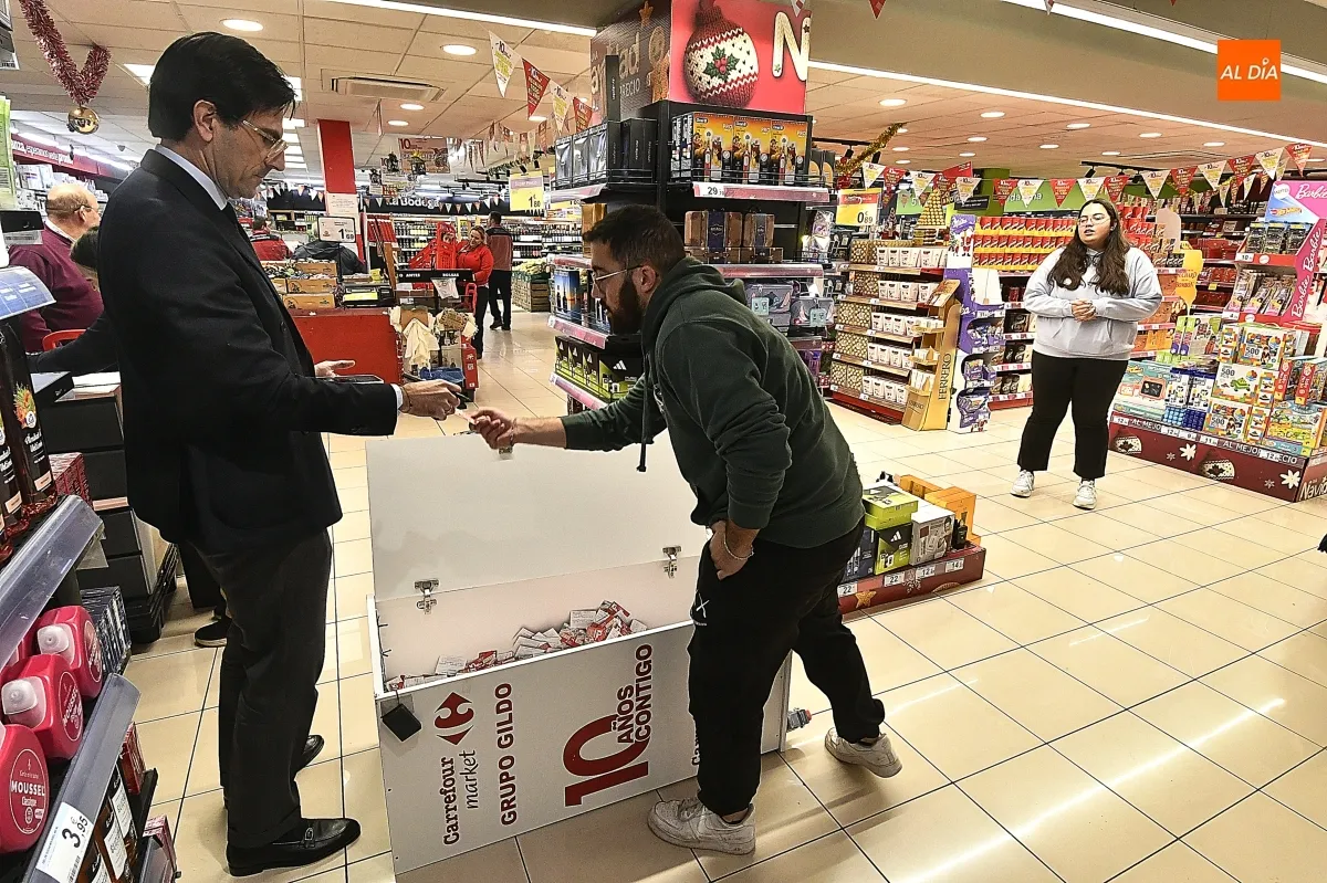 Momento del sorteo ante notario