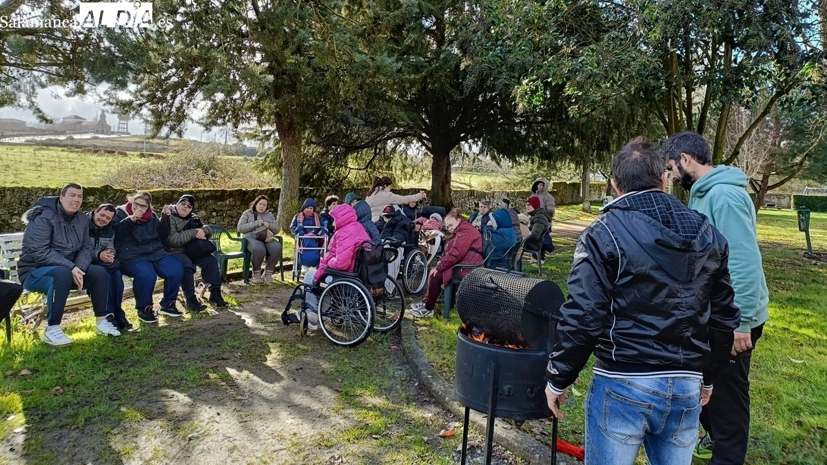 Navidad en Vitigudino: Asprodes decora el Parque San Nicolás