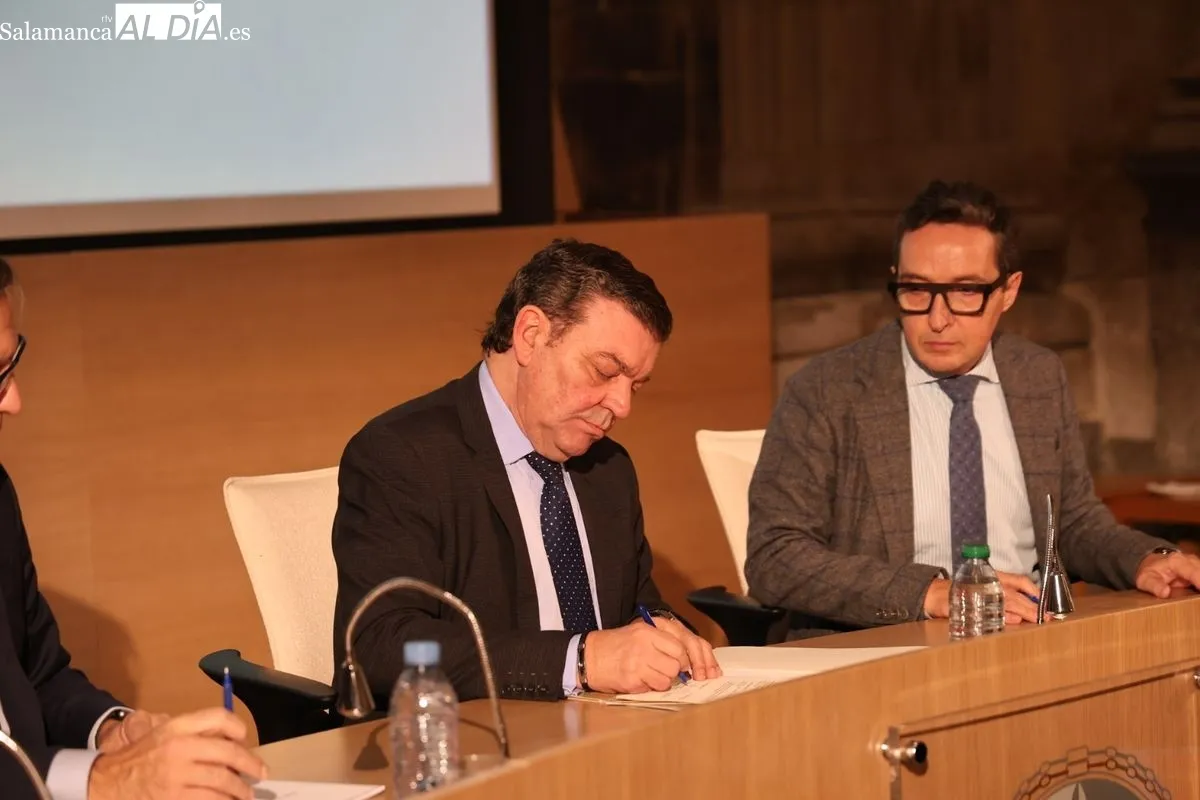 Encuentro para la firma del protocolo del V Centenario de la Escuela de Salamanca 2026. Foto de David Sañudo