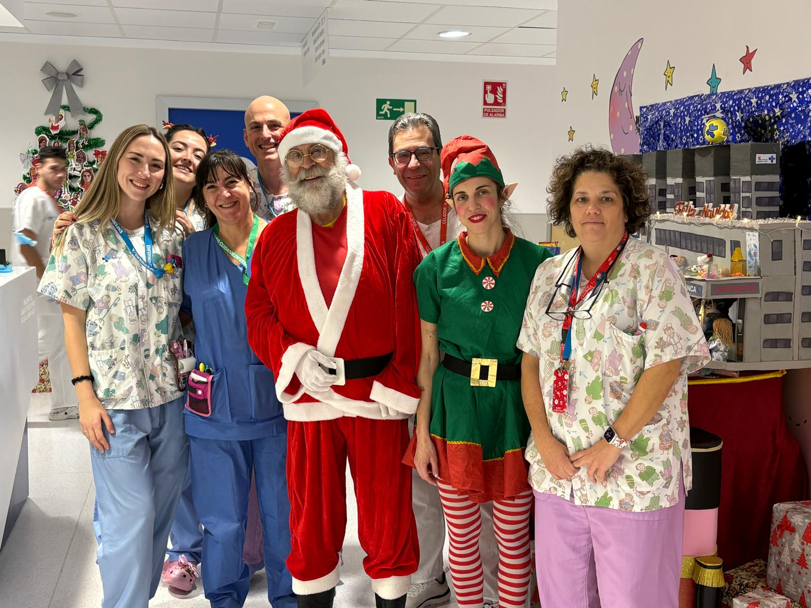 La visita de Papá Noel a los niños del Hospital de Salamanca