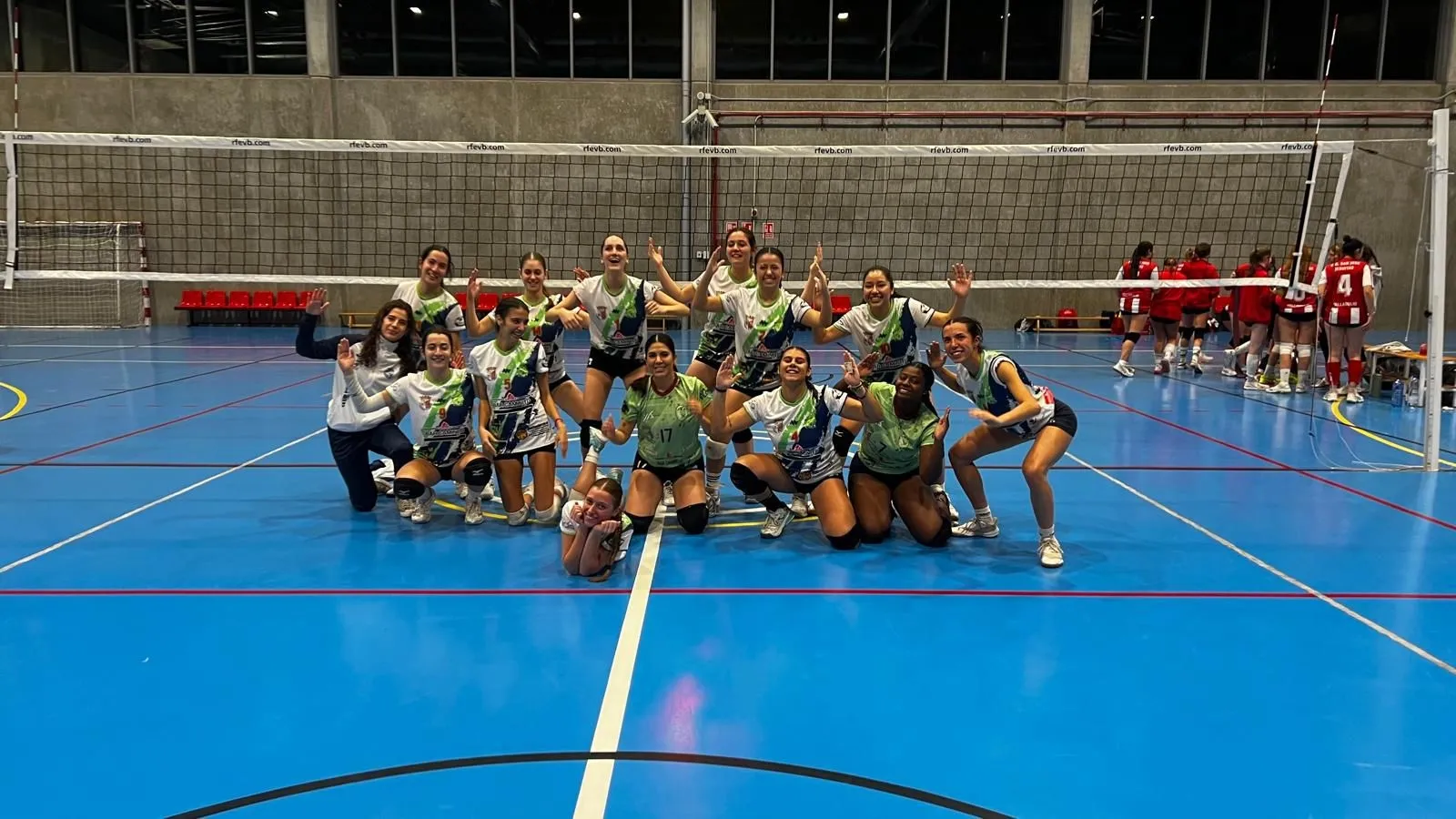Foto 6 - FOTOS | El Club Voleibol Salamanca firma un fin de semana de victorias en sus categor&iacute;as senior