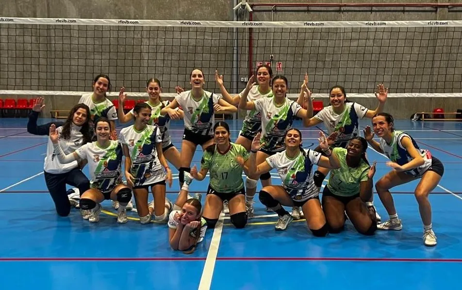 Foto 3 - FOTOS | El Club Voleibol Salamanca firma un fin de semana de victorias en sus categor&iacute;as senior
