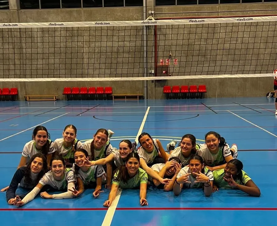 Foto 4 - FOTOS | El Club Voleibol Salamanca firma un fin de semana de victorias en sus categor&iacute;as senior