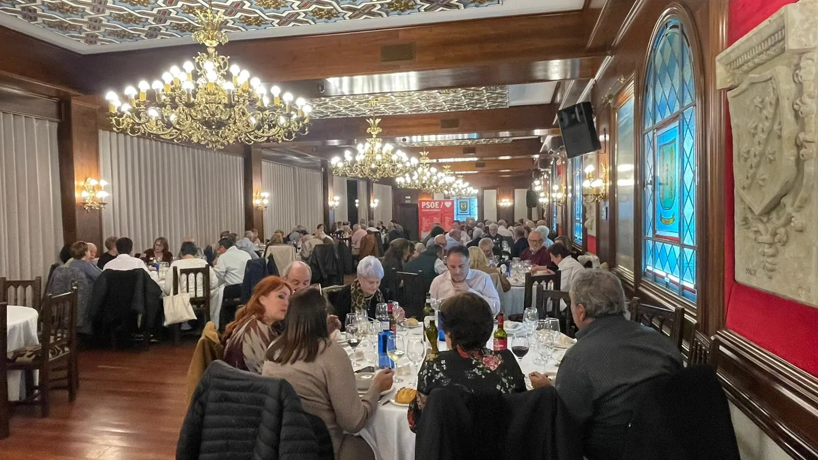 Foto 3 - Compromiso y camarader&iacute;a: el PSOE de Ciudad Rodrigo celebra su comida de Navidad