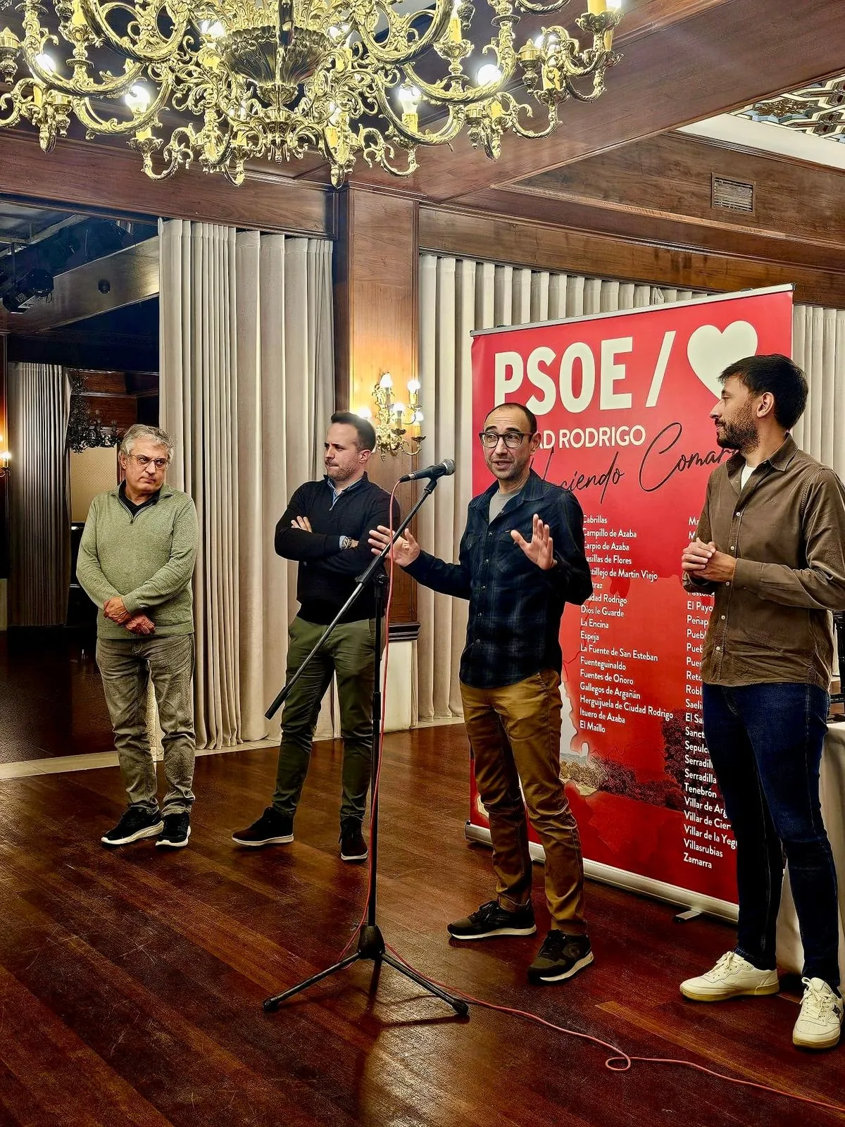 Foto 2 - Compromiso y camarader&iacute;a: el PSOE de Ciudad Rodrigo celebra su comida de Navidad
