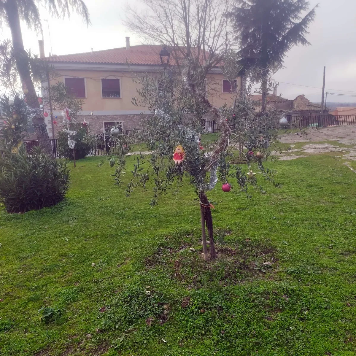 Decoración navideña realizada por un grupo de mujeres