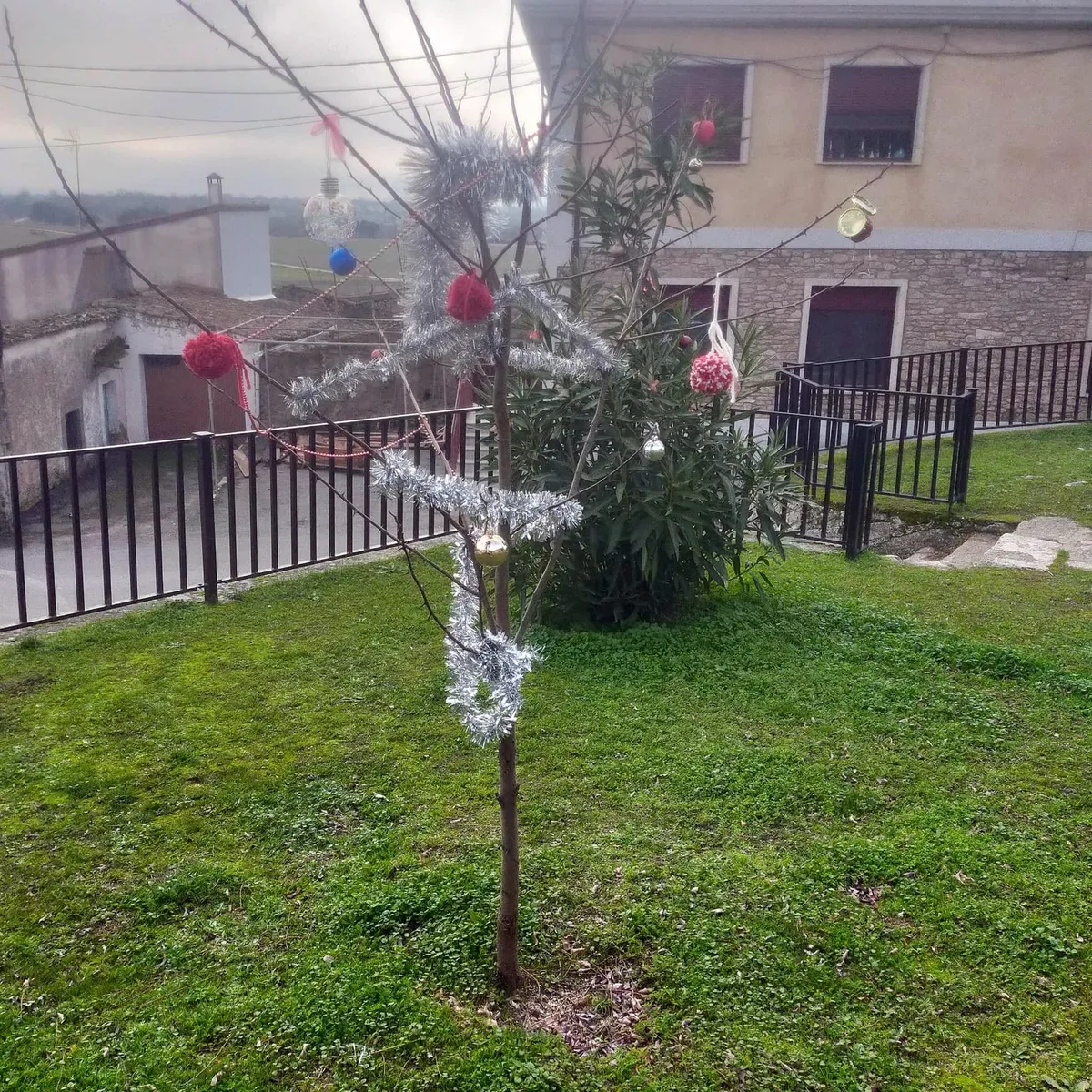 Decoración navideña realizada por un grupo de mujeres