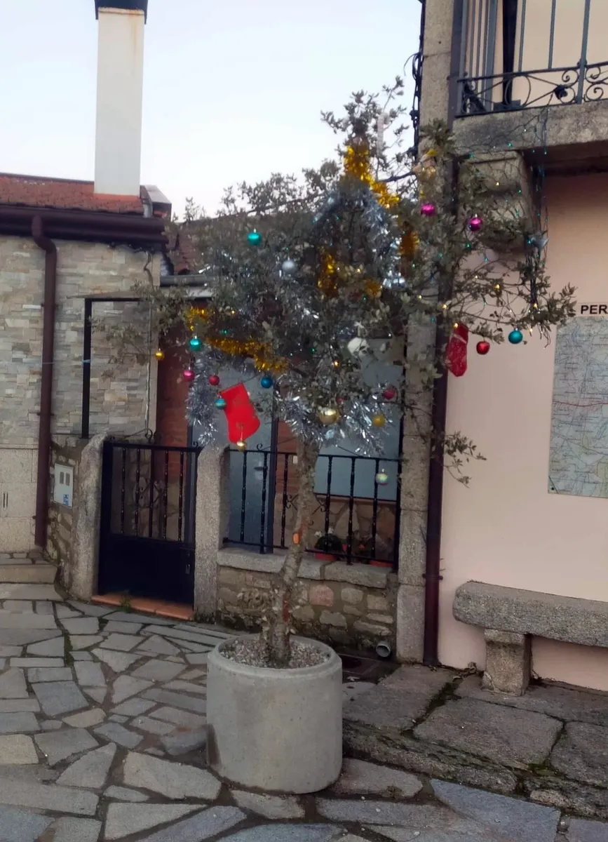 Decoración navideña realizada por un grupo de mujeres