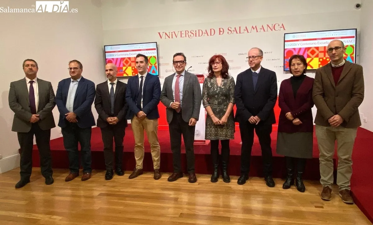 El rector, Juan Manuel Corchado, acompañado por su equipo de Gobierno, ha desgranado los datos de una institución que cierra 2025 con alrededor de 30.000 alumnos