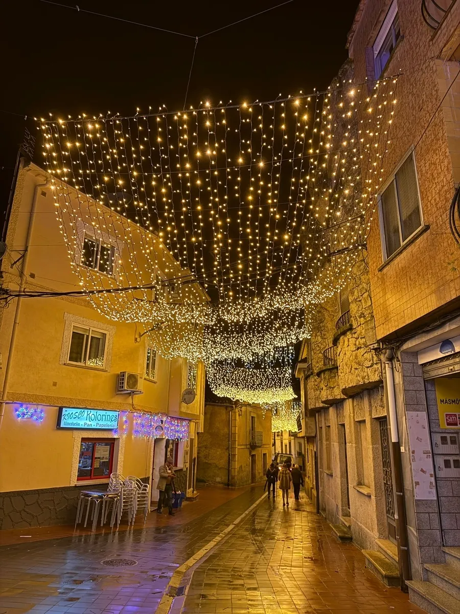 Iluminación navideña en Aldeadávila de la Ribera / FOTOS: ADRIÁN CASADO