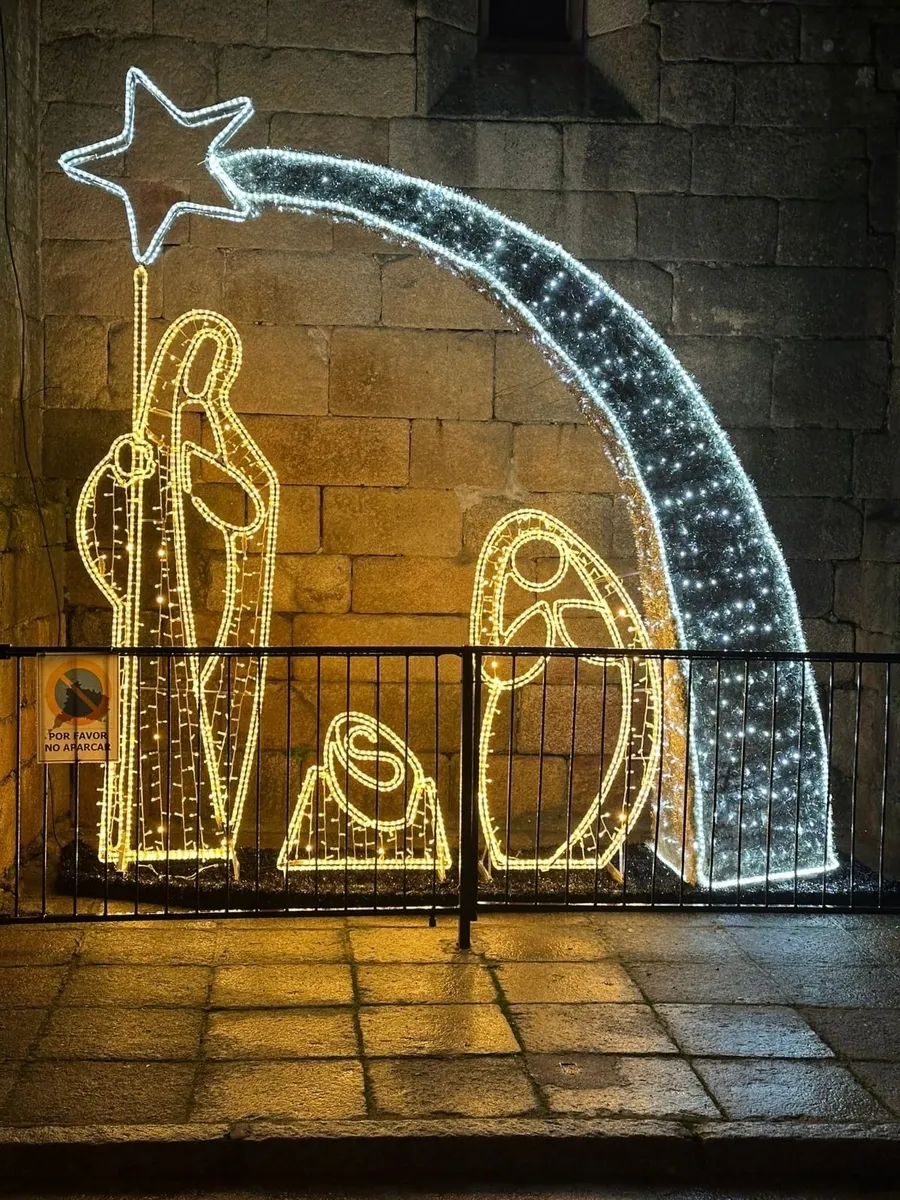 Iluminación navideña en Aldeadávila de la Ribera / FOTOS: ADRIÁN CASADO