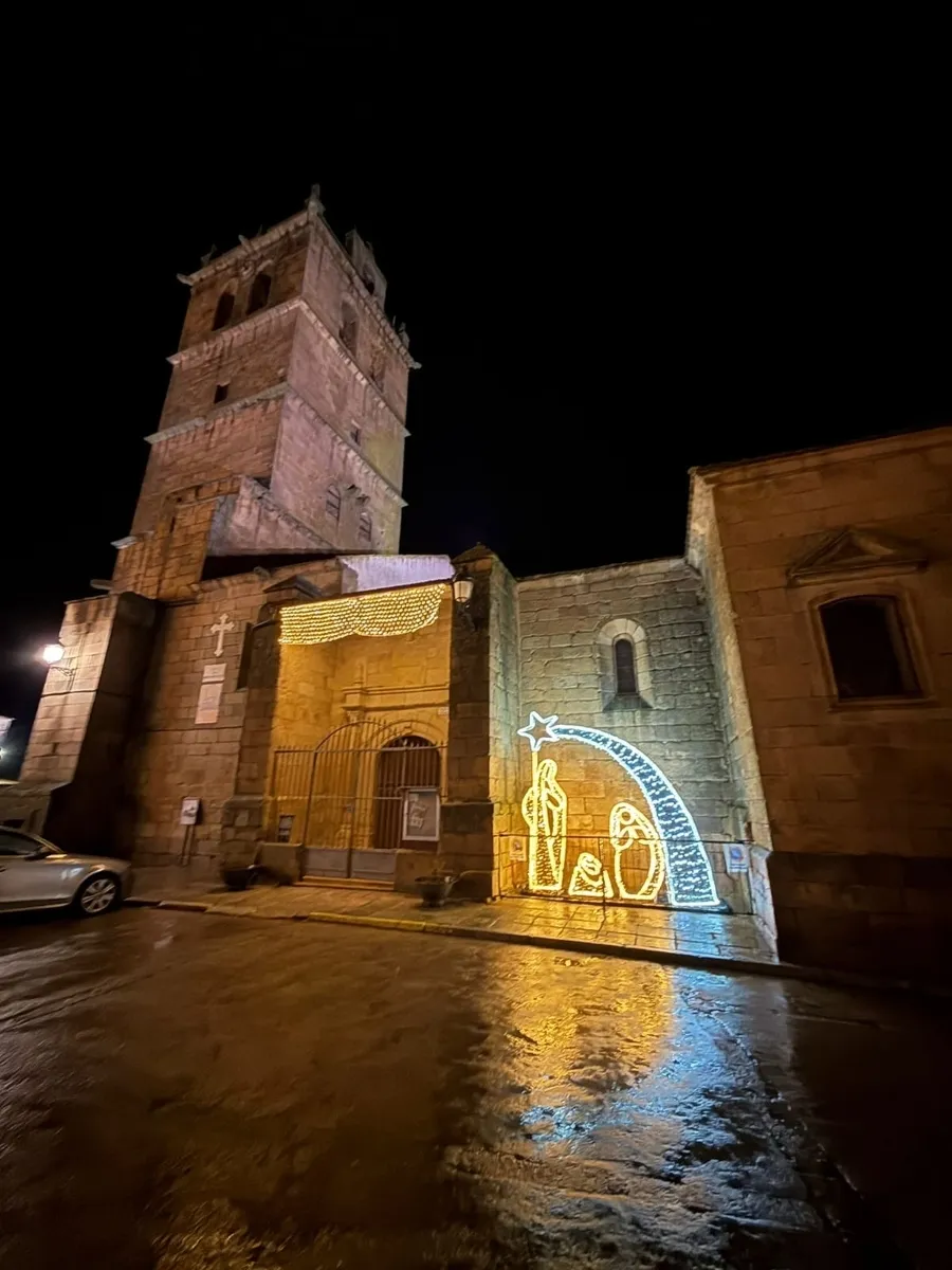 Iluminación navideña en Aldeadávila de la Ribera / FOTOS: ADRIÁN CASADO