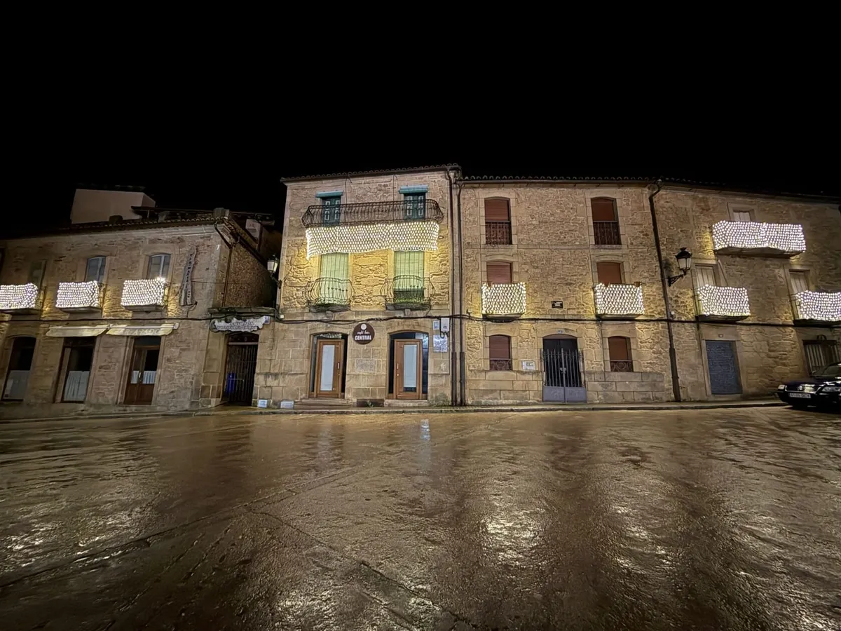 Iluminación navideña en Aldeadávila de la Ribera / FOTOS: ADRIÁN CASADO
