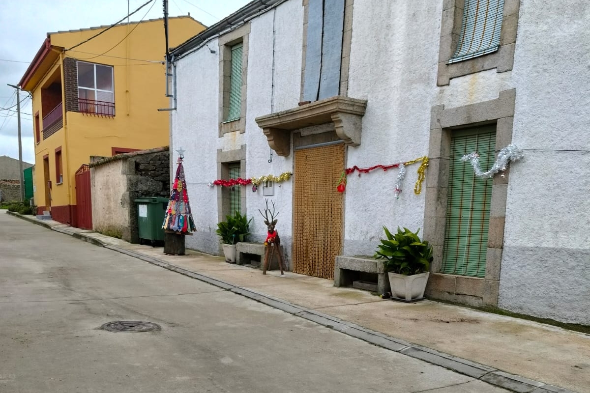 Navidad en Valsalabroso: decoración con material reciclado