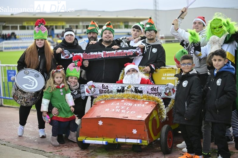 FOTOS | Despedida muy navideña en el Reina Sofía para animar a Unionistas: gorros de Papá Noel, fiesta, solidaridad...
