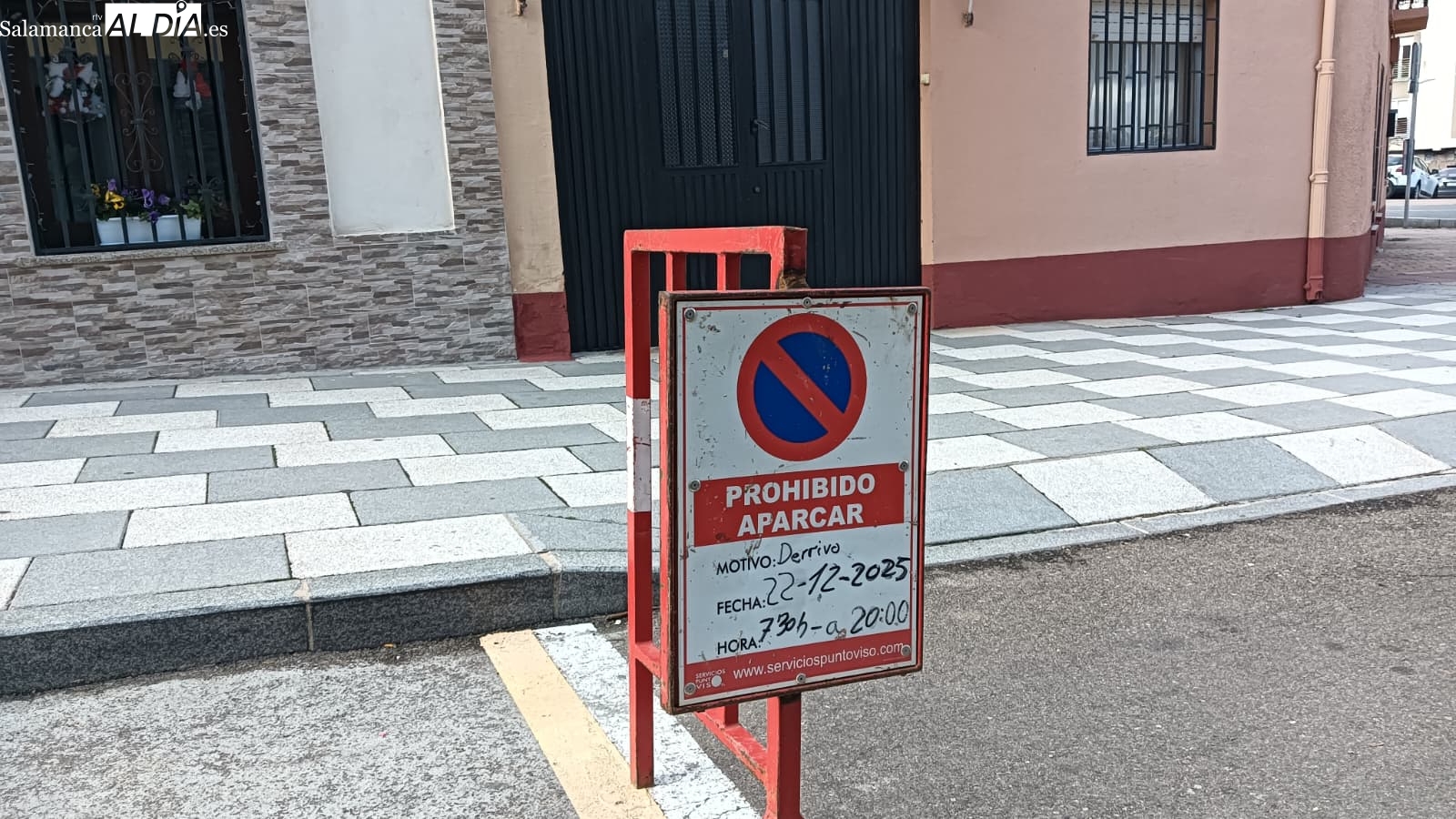 Falta de ortografía en una señal de Tejares: derrivo