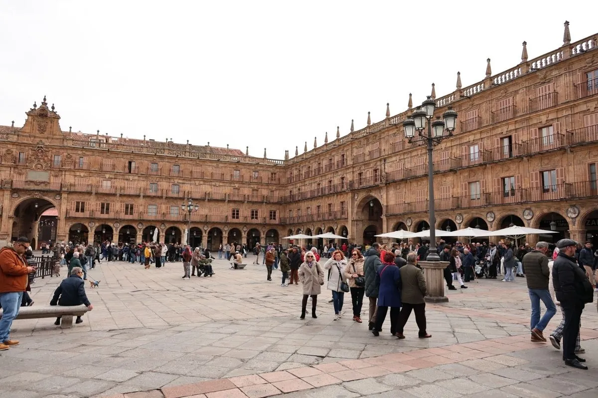 Ambiente en el centro de Salamanca este domingo de puente. Foto: David Sañudo