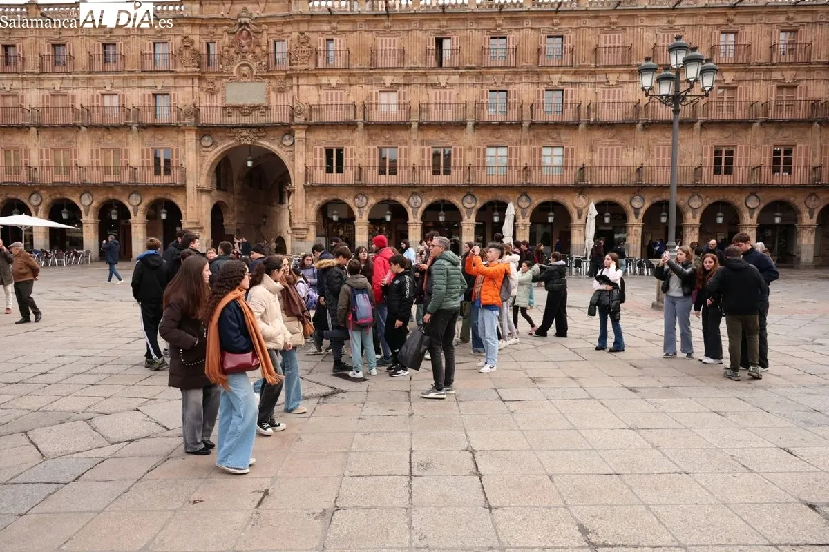 Ambiente en el centro de Salamanca este domingo de puente. Foto: David Sañudo