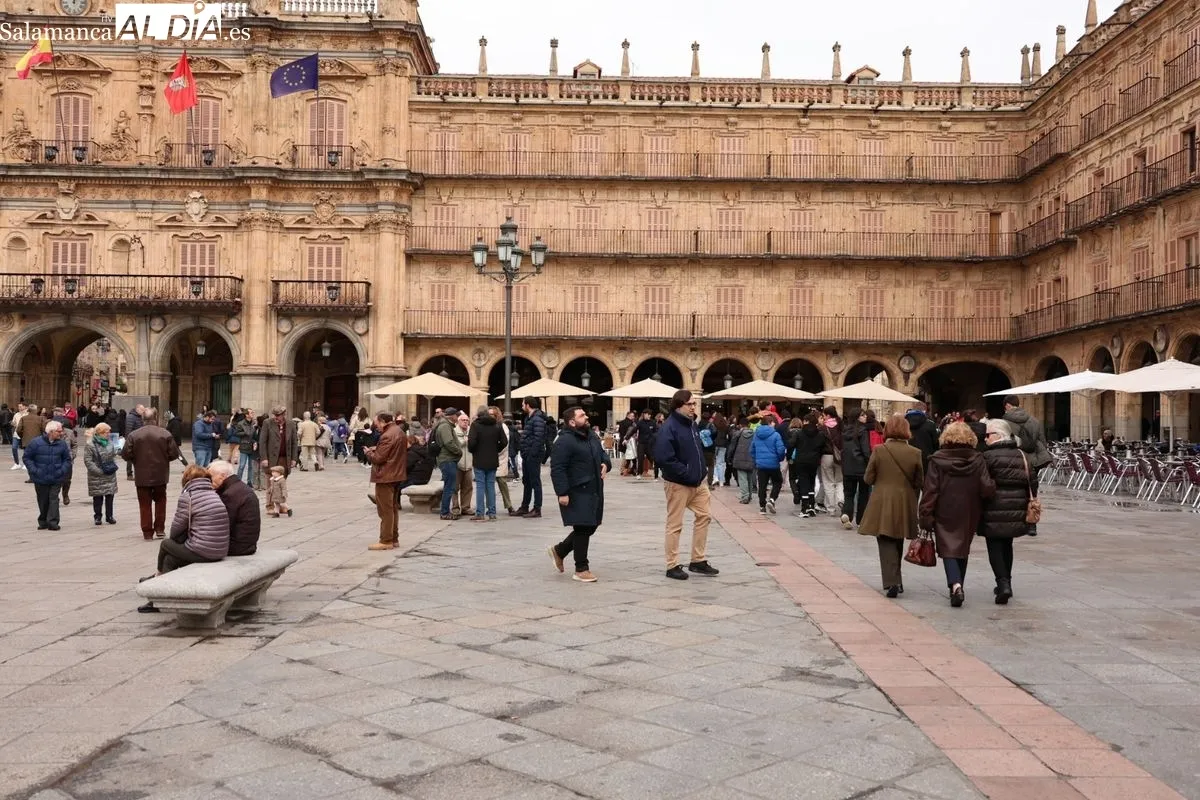 Ambiente en el centro de Salamanca este domingo de puente. Foto: David Sañudo