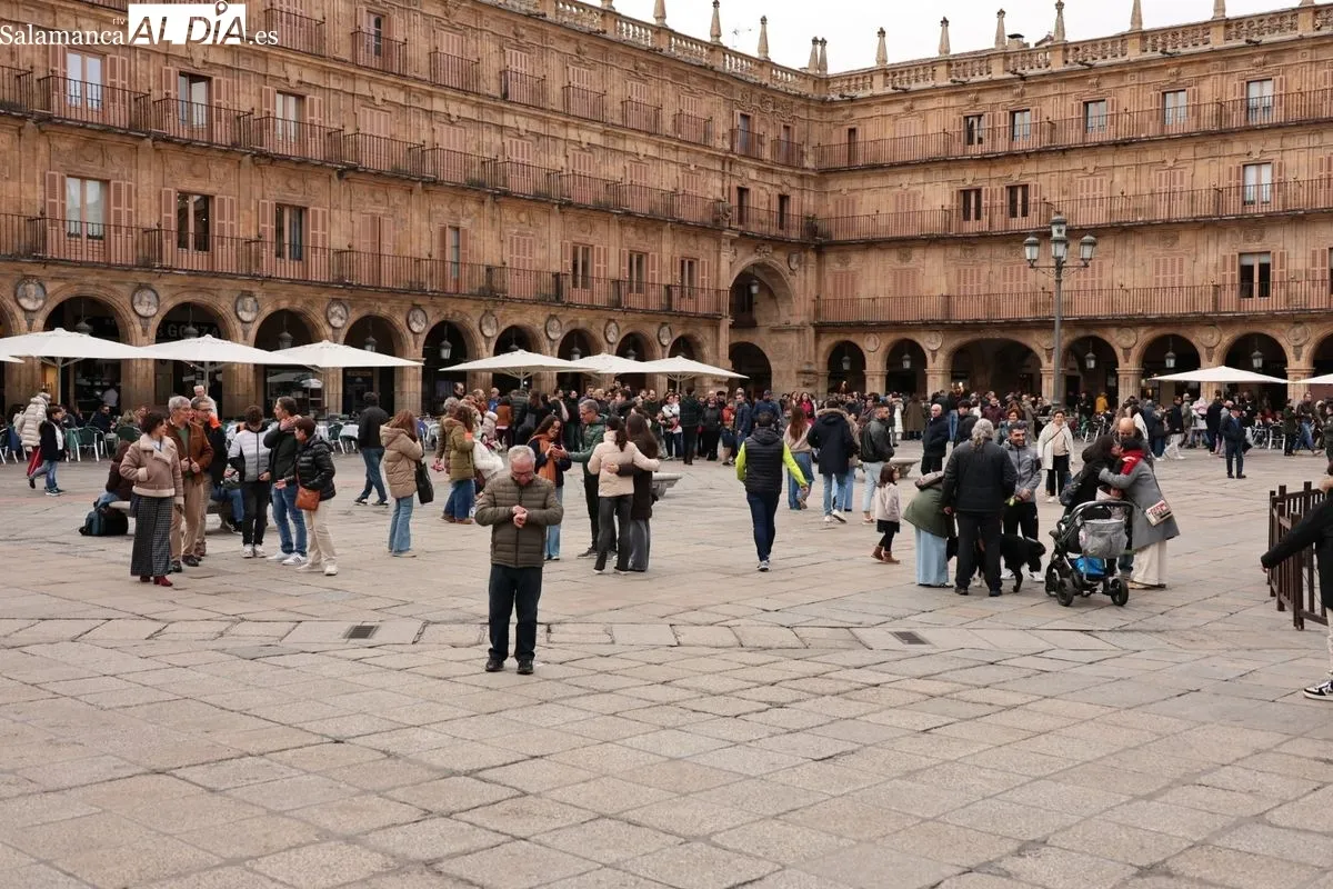 Ambiente en el centro de Salamanca este domingo de puente. Foto: David Sañudo