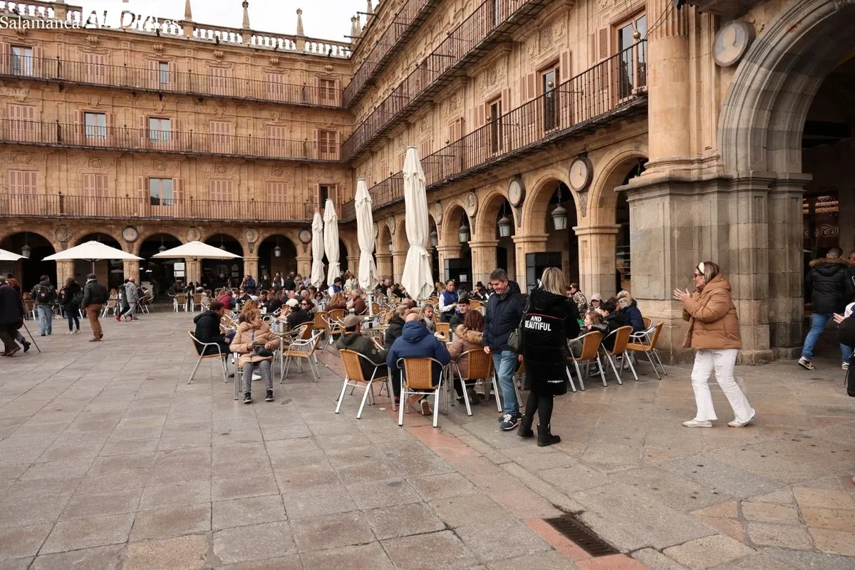 Ambiente en el centro de Salamanca este domingo de puente. Foto: David Sañudo