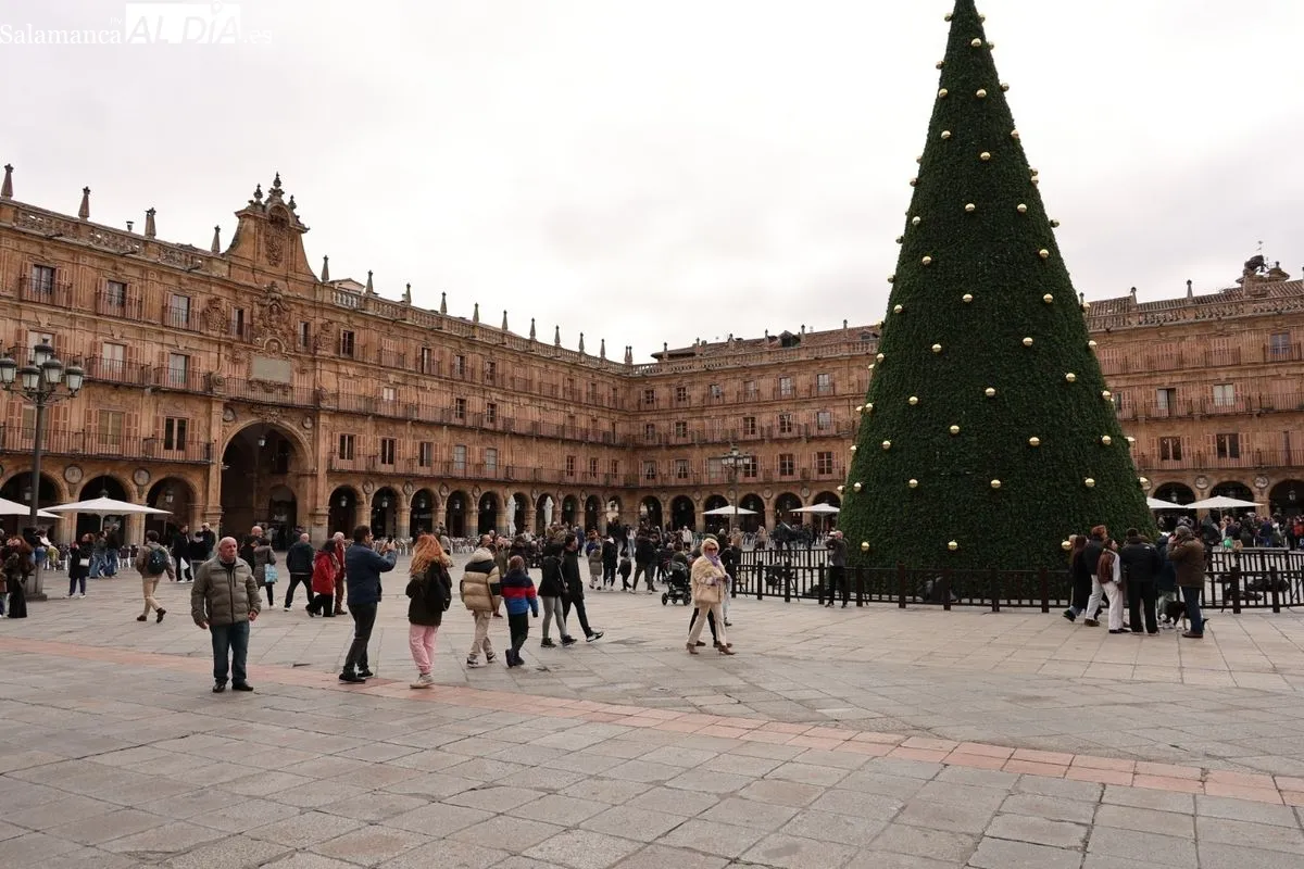 Ambiente en el centro de Salamanca este domingo de puente. Foto: David Sañudo