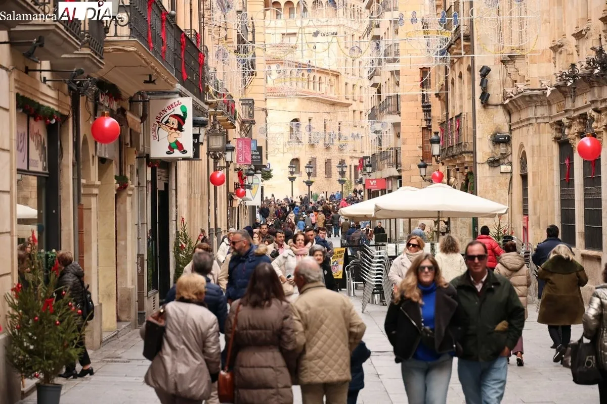 Ambiente en el centro de Salamanca este domingo de puente. Foto: David Sañudo