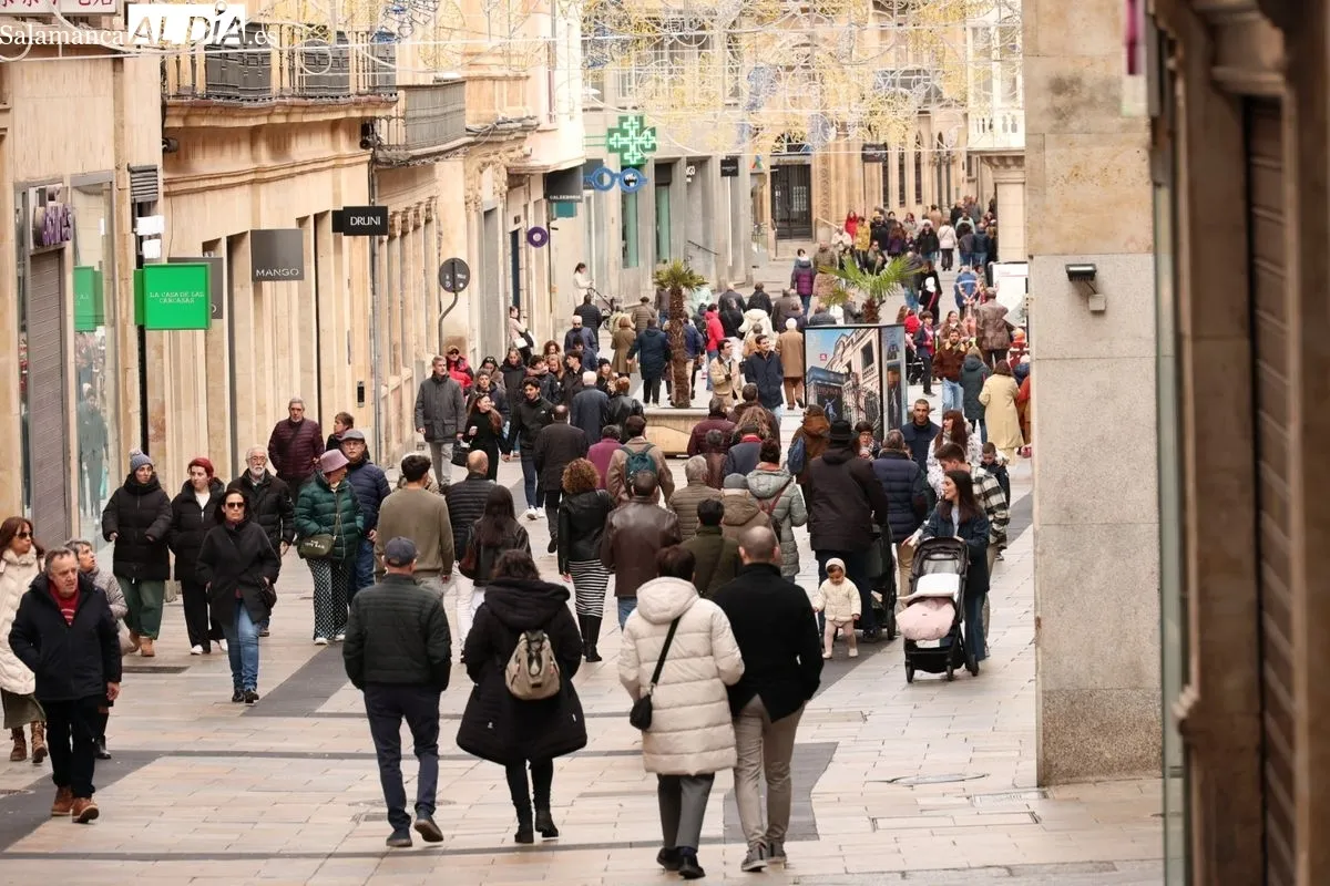 Ambiente en el centro de Salamanca este domingo de puente. Foto: David Sañudo