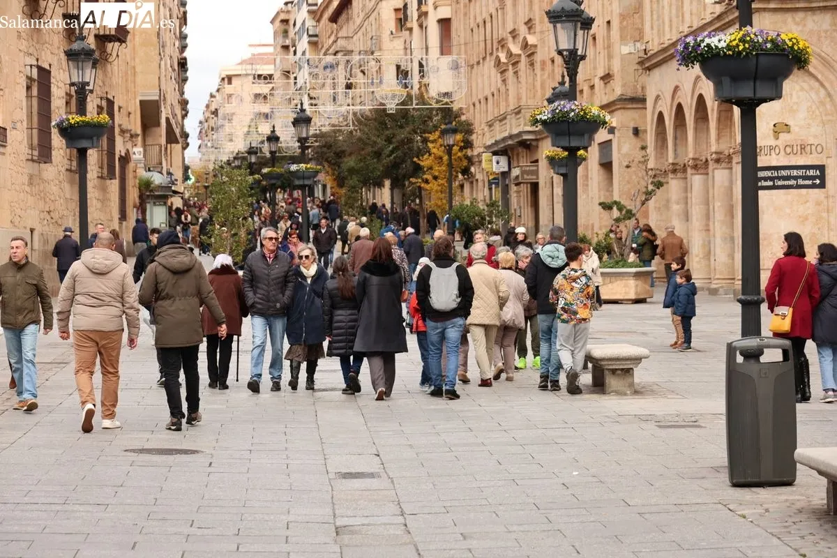 Ambiente en el centro de Salamanca este domingo de puente. Foto: David Sañudo