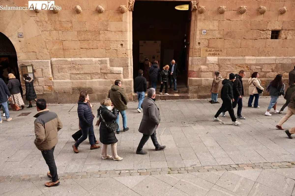 Ambiente en el centro de Salamanca este domingo de puente. Foto: David Sañudo