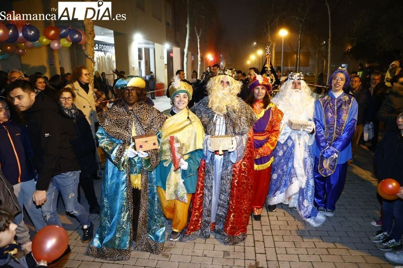 Reyes Magos en El Zurguén: chocolate solidario y desfile