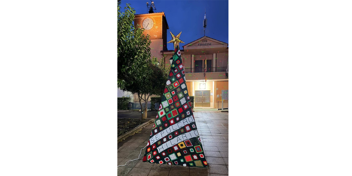 Árbol de Navidad de ganchillo en Sepulcro Hilario (Salamanca)