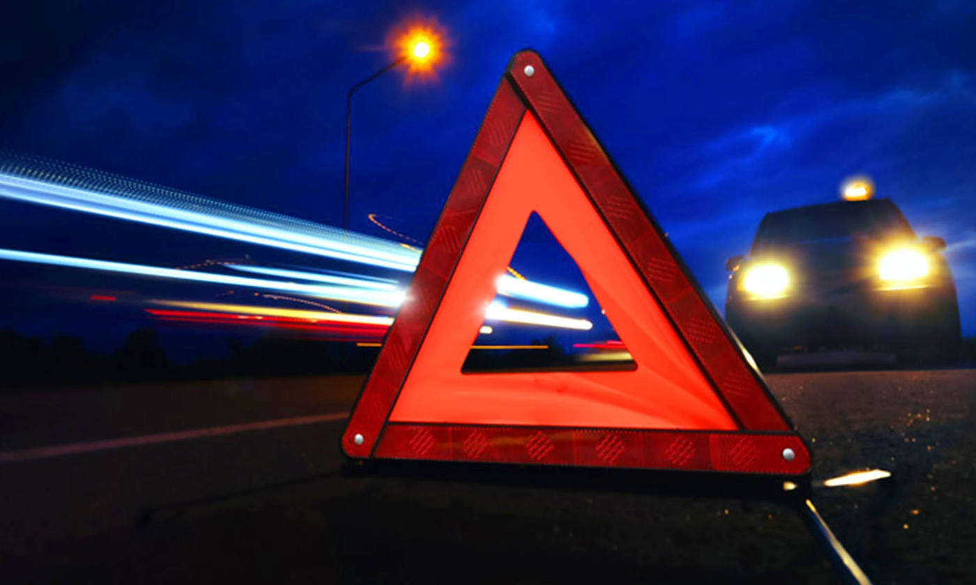 Luz V-16 y triángulos: la DGT aclara su uso en 2026