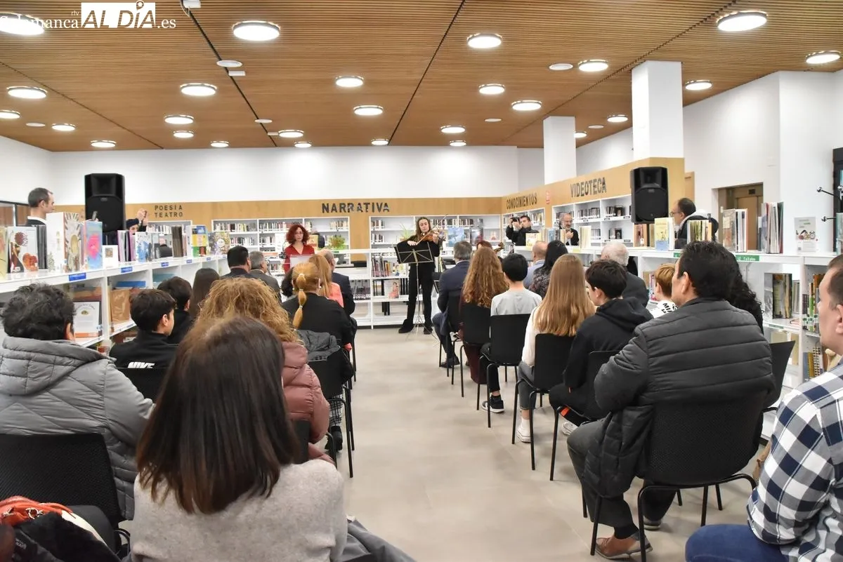 Celebración del primer aniversario de la biblioteca municipal Carmen Martín Gaite. Foto de Vanesa Martins