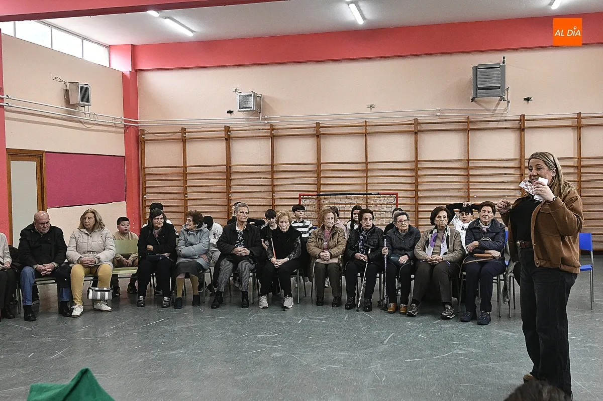 Concurrido bingo musical en el CEIP Miróbriga junto a AFAD