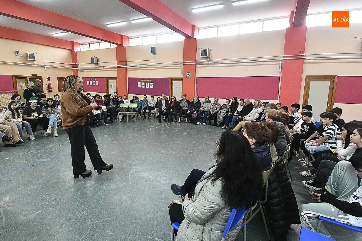 Concurrido bingo musical en el CEIP Miróbriga junto a AFAD