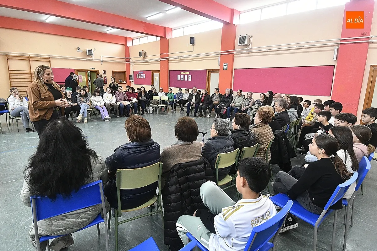 Concurrido bingo musical en el CEIP Miróbriga junto a AFAD