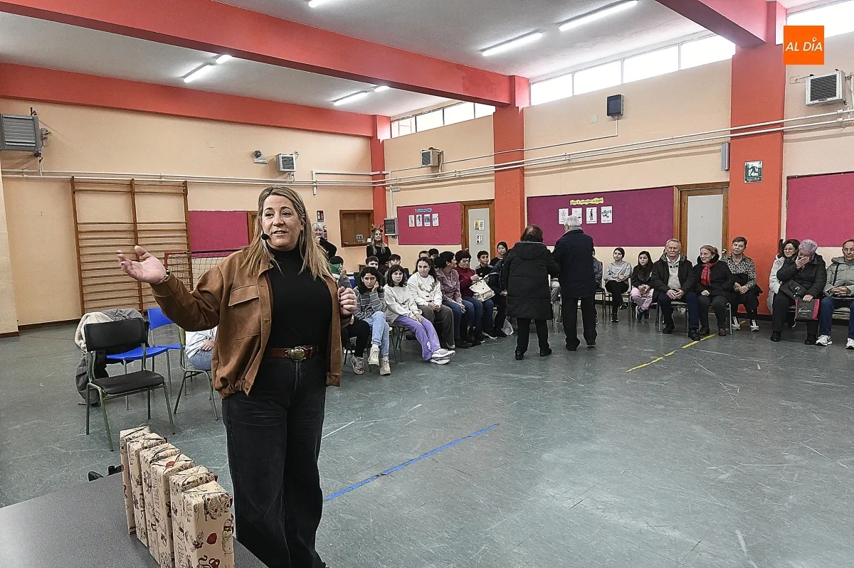 Concurrido bingo musical en el CEIP Miróbriga junto a AFAD
