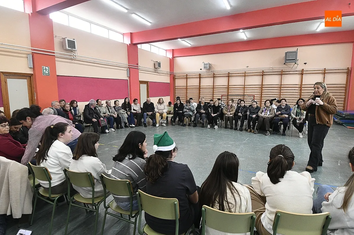 Concurrido bingo musical en el CEIP Miróbriga junto a AFAD