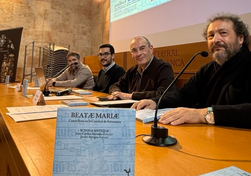 Catedral de Salamanca une canto gregoriano e IA en un CD