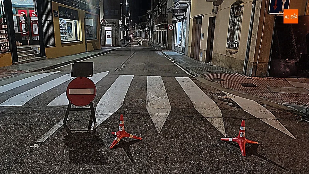 La calle Santa Clara ha quedado cortada al tráfico rodado