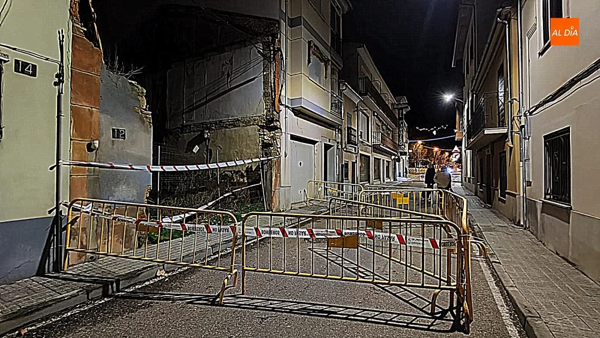 La calle Santa Clara ha quedado cortada al tráfico rodado